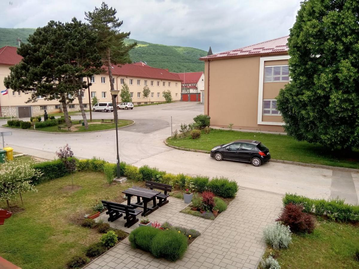 Appartamento Apartman Tomic Korenica Esterno foto