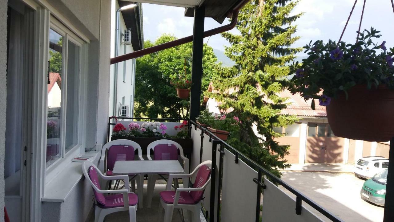 Appartamento Apartman Tomic Korenica Esterno foto