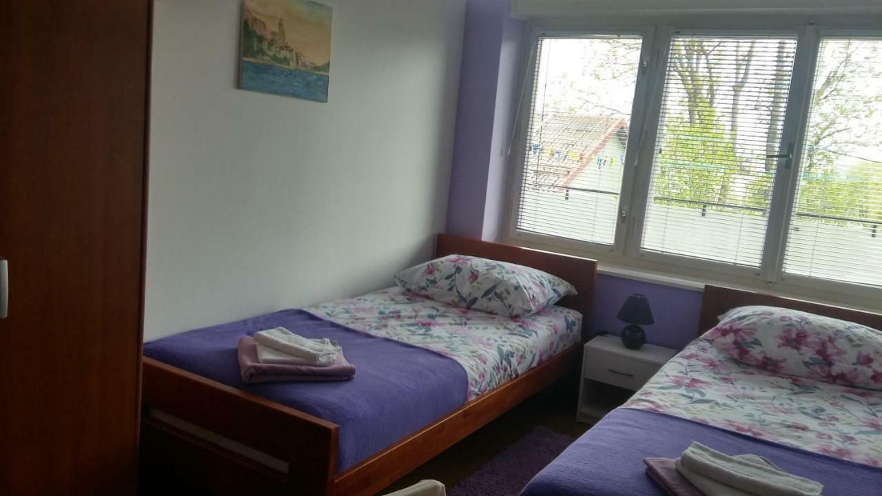 Appartamento Apartman Tomic Korenica Esterno foto